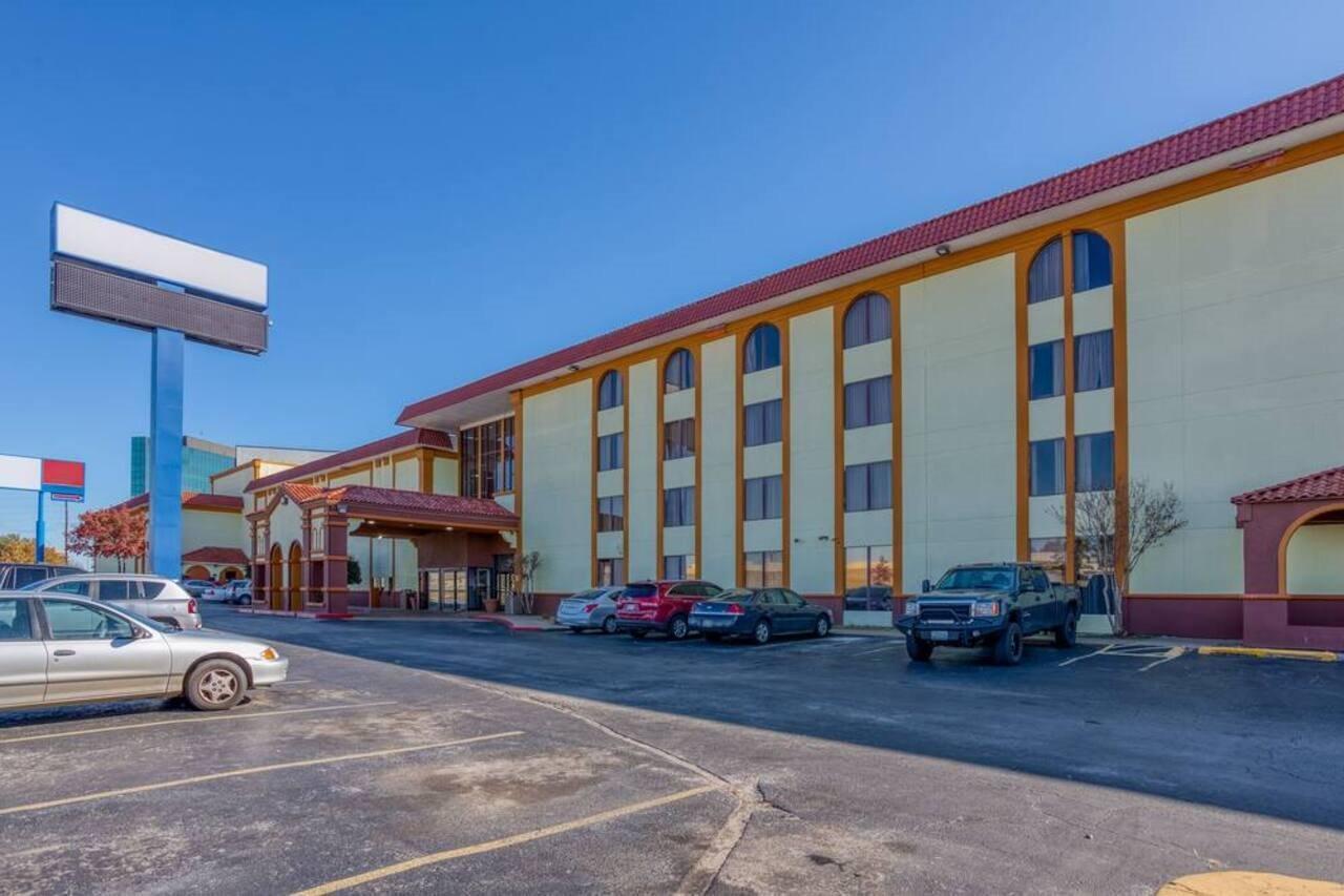 Oyo Hotel Tulsa I-44 Midtown Dış mekan fotoğraf